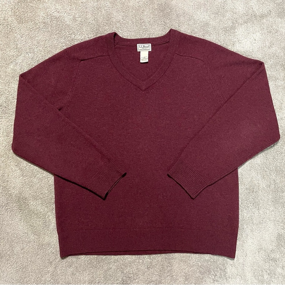 LL Bean 100% Wool V Neck Sweater Mens Large Burgundy Red Casual outdoor Hiking